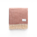 Pipipi Pink throw